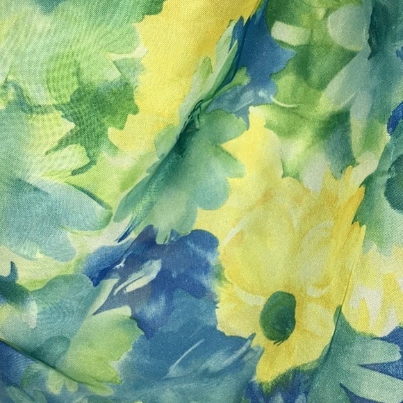 LE COVE  Floral Cover-Up Swimwear Wrap - Picture 2 of 3